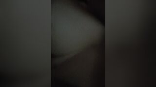 Gode e lui le sborra sulla figa