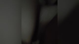 Gode e lui le sborra sulla figa