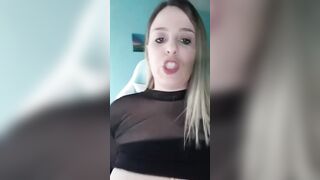 Porca napoletana, decide di tradire il cornuto marito.