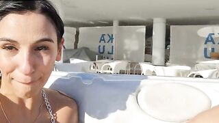 Nella Jakuzi con due prostitute