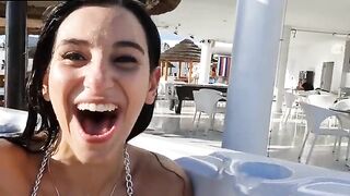 Nella Jakuzi con due prostitute