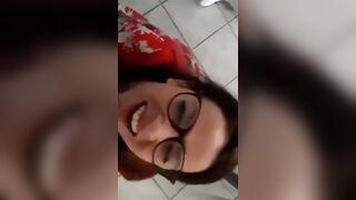 La moglie fa cornuto il marito con il BULL