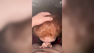 Italiana dai capelli rossi è una troia mangia cazzi