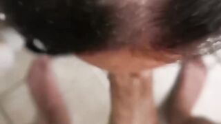 La troia si fa schizzare la sborra in bocca