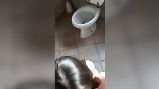 18 anni pompino e pecorina in bagno