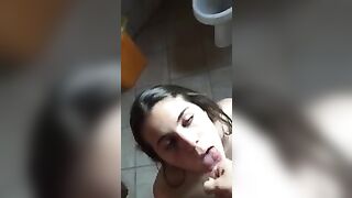 18 anni pompino e pecorina in bagno