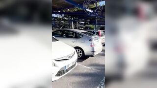 La mia amata zoccola esce le tette al sole per farmi arrapare