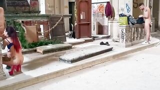 Prostituta troia si fa scopare da due cliente in una chiesa abbandonata