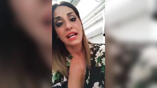 Segretaria milf puttana si fa sbattere e sborrare dal muratore