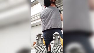 Segretaria milf puttana si fa sbattere e sborrare dal muratore