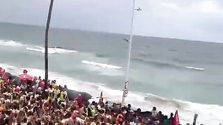 Noemi Blonde succhia il cazzo ad un brasiliano di colore