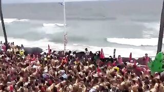 Noemi Blonde succhia il cazzo ad un brasiliano di colore