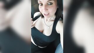 Strip e sesso orale in auto in cambio di token