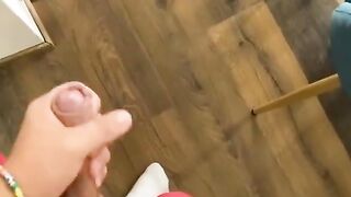 Scopa la sua cuginetta dopo che l'ha beccata  masturbarsi