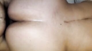 Anteprima del video: Il BULL incula la mia signora napoletana e la sborra sul culo