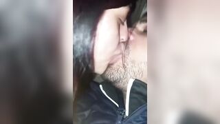 Troia NAPOLETANA succhia il cazzo al fidanzato in auto