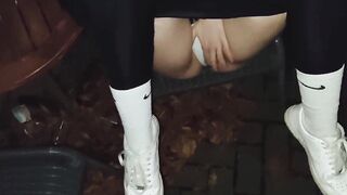 Troietta tedesca fa porcate col fidanzato in pubblico