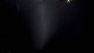 Troietta tedesca fa porcate col fidanzato in pubblico