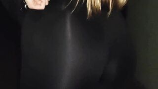 Troietta tedesca fa porcate col fidanzato in pubblico