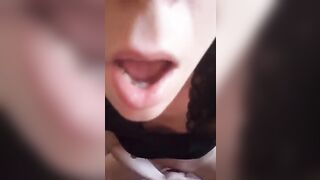 Mia moglie registra un video mentre si masturba per me