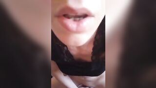 Mia moglie registra un video mentre si masturba per me
