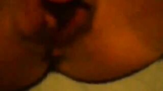 Il cornuto riprende moglie troia e BULL maiale che scopano