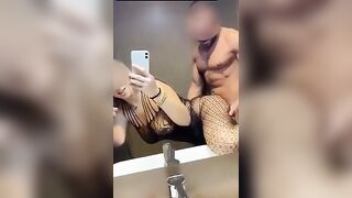 Toro monta la moglie zozza e registrano un video per il cornuto