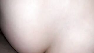 Fidanzata del CORNUTO lo prende in CULO