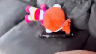 Il fratellastro scopa la sorellastra troia in cambio del silenzio