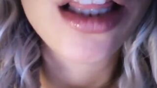 SONO UNA PUTTANA DI MERDA !