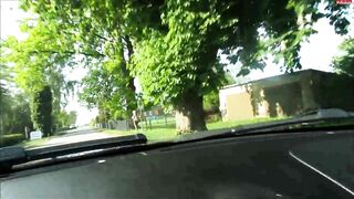 Sesso outdoor con bella biondina tatuata