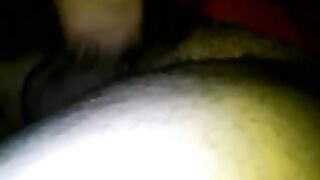 Puttanella avida di cazzo succhia in auto