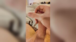 Mi faccio una sega e godo pensando alla passera