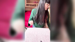 Martina Vismara prepara gli ordini del suo shop