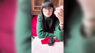 Martina Vismara prepara gli ordini del suo shop