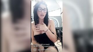 Brunetta napoletana esibizionista in diretta