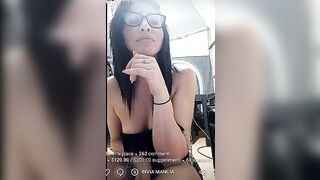 Brunetta napoletana esibizionista in diretta