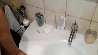 Moglie nuda mi sega alla grande