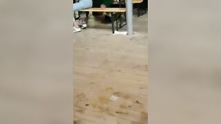 Gli fa una sega all'Oktoberfest