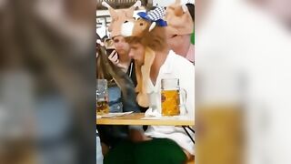Anteprima del video: Gli fa una sega all'Oktoberfest