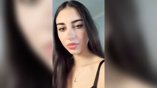 La mia compagna di università mi manda sto video