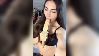 La mia compagna di università mi manda sto video