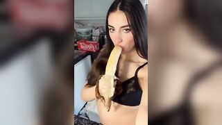 La mia compagna di università mi manda sto video