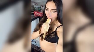 La mia compagna di università mi manda sto video