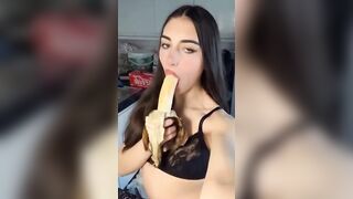 La mia compagna di università mi manda sto video