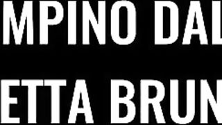 Pompino amatoriale dalla troietta bruna