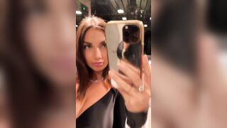 Selfie nel bagno della disco