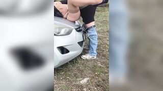 NAPOLETANA scopata sul cofano dell'auto