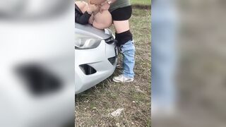 NAPOLETANA scopata sul cofano dell'auto