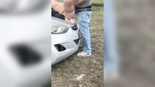 NAPOLETANA scopata sul cofano dell'auto